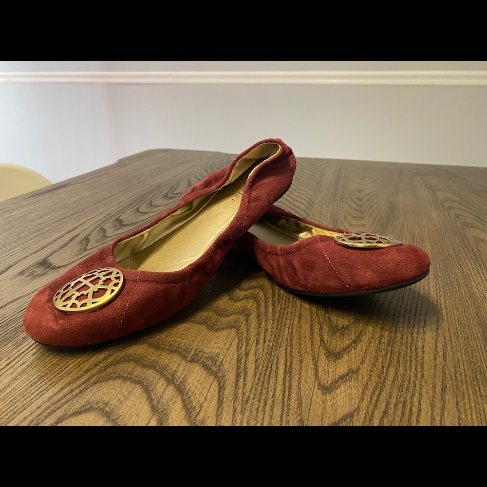 Tahari flats